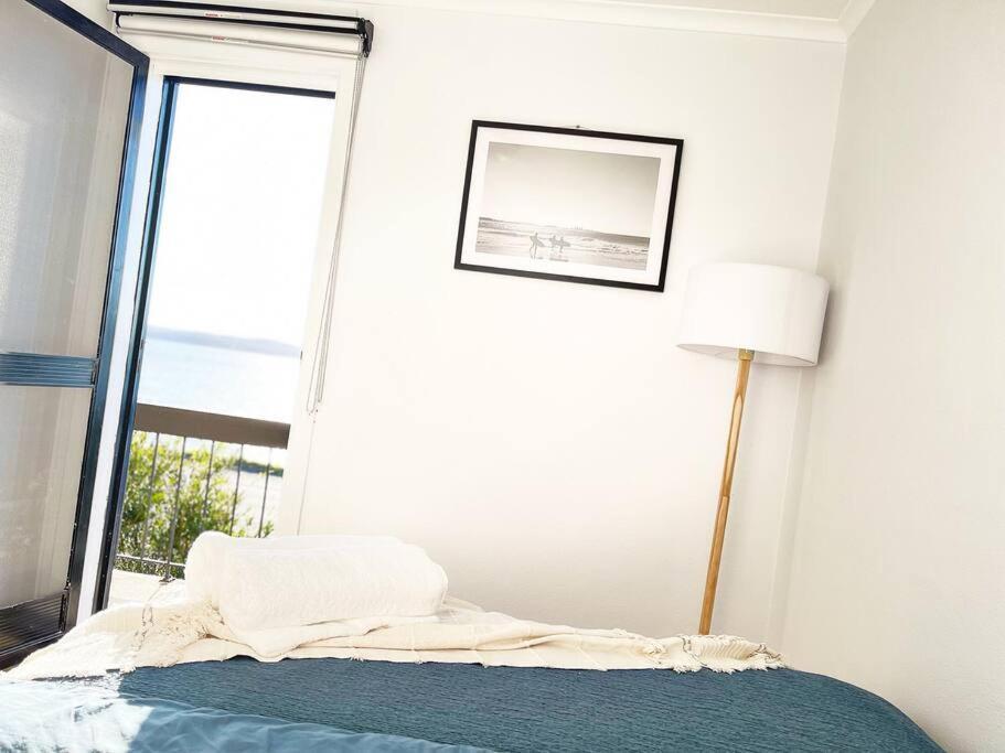 The Shoreline - Absolute Beachfront 2br Batehaven