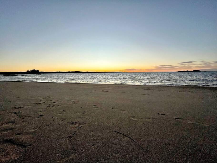 The Shoreline - Absolute Beachfront 2br Apartment